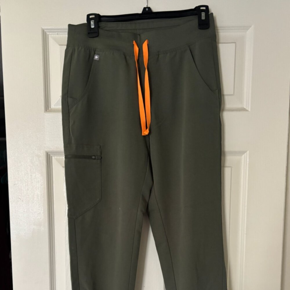 Figs jogger scrub pants (moss)